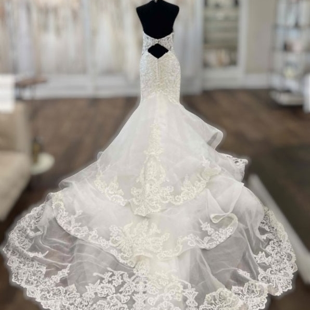 Mori Lee By Madeline Gardner Elegant White Lace Wedding Gown. Unaltered.